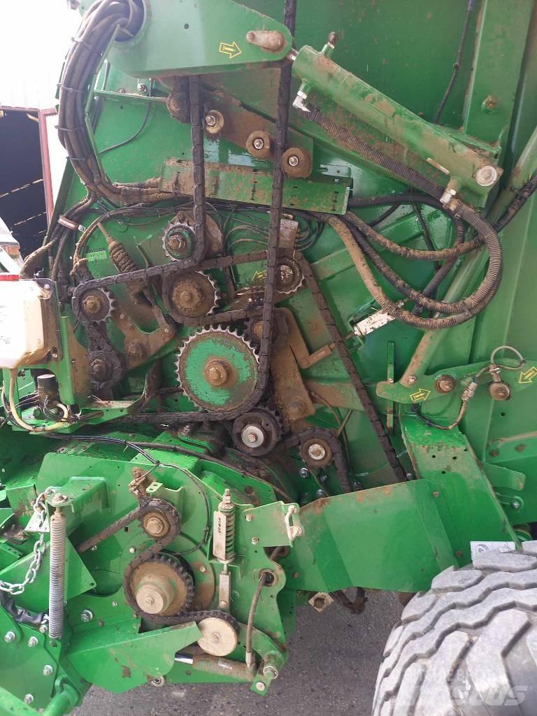 John Deere V451M Ritinių presai