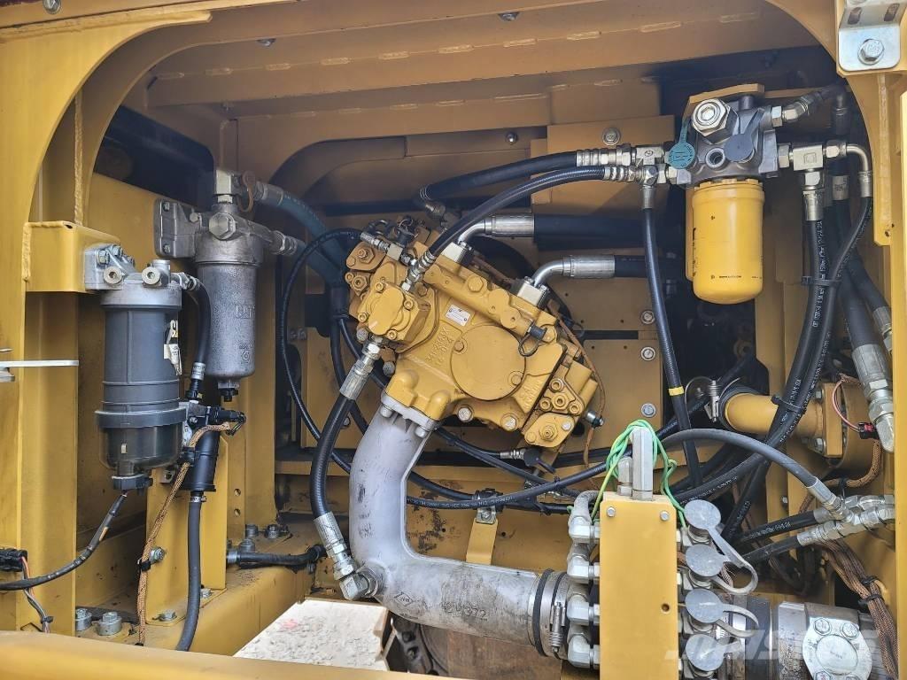 CAT 330FL Vikšriniai ekskavatoriai