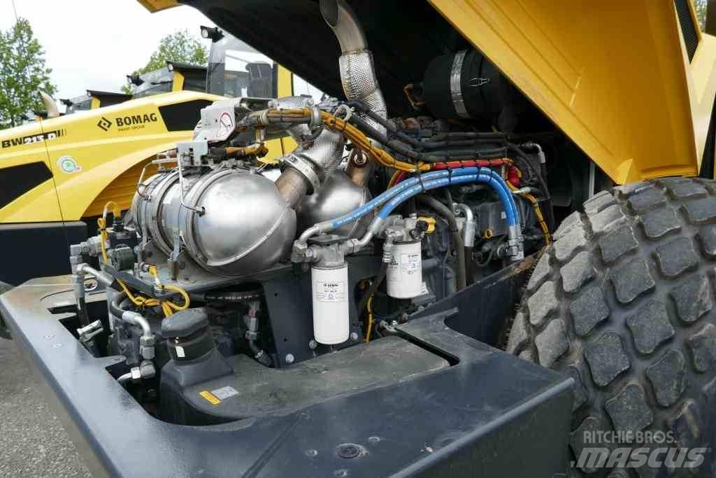 Bomag BW 213 DH-5 Gruntiniai volai