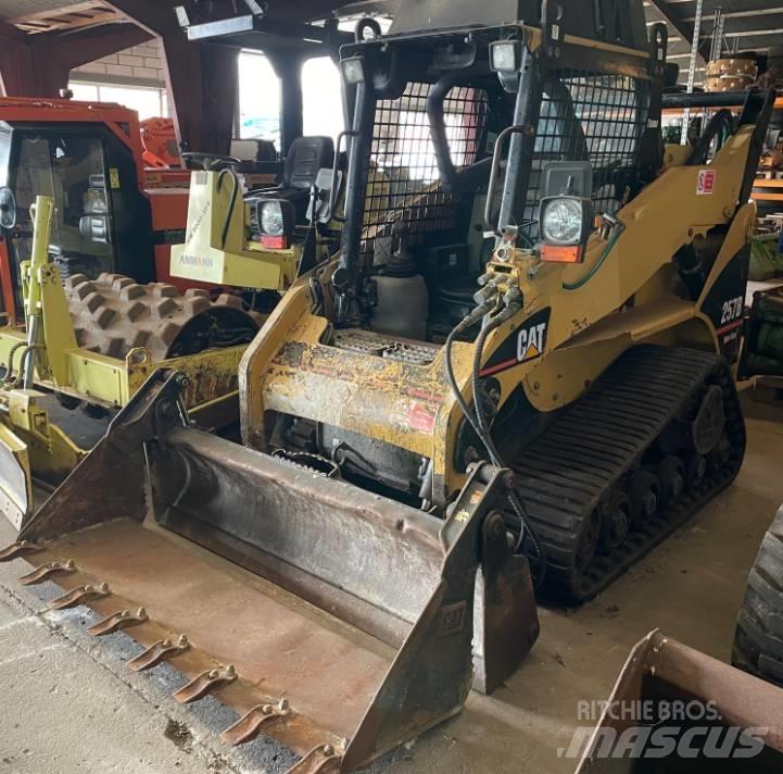 CAT 257B Krautuvai su šoniniu pasukimu