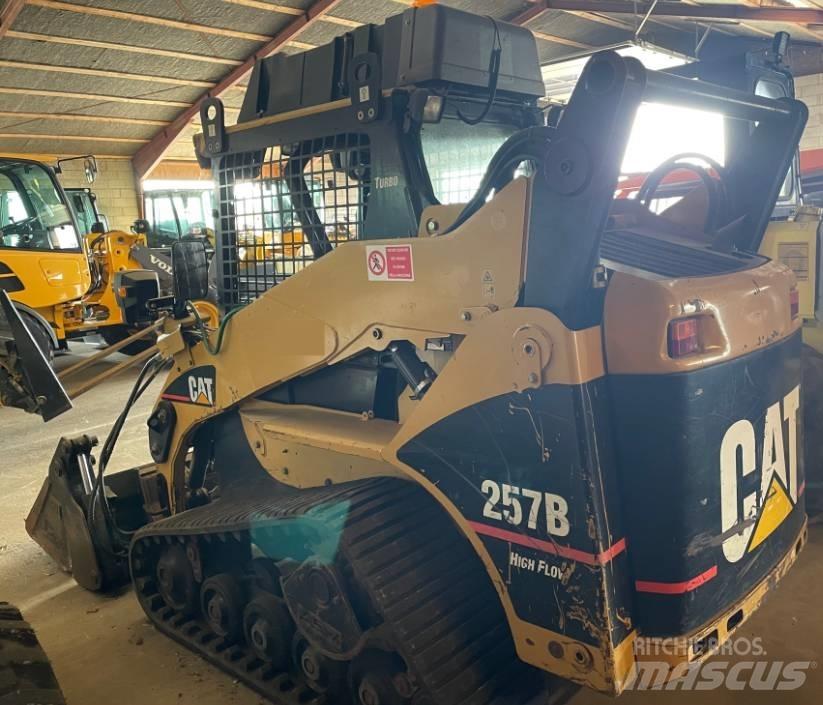 CAT 257B Krautuvai su šoniniu pasukimu
