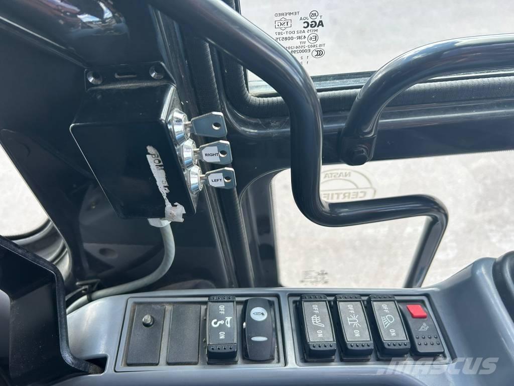 Hitachi ZX 300 LC-6 Vikšriniai ekskavatoriai
