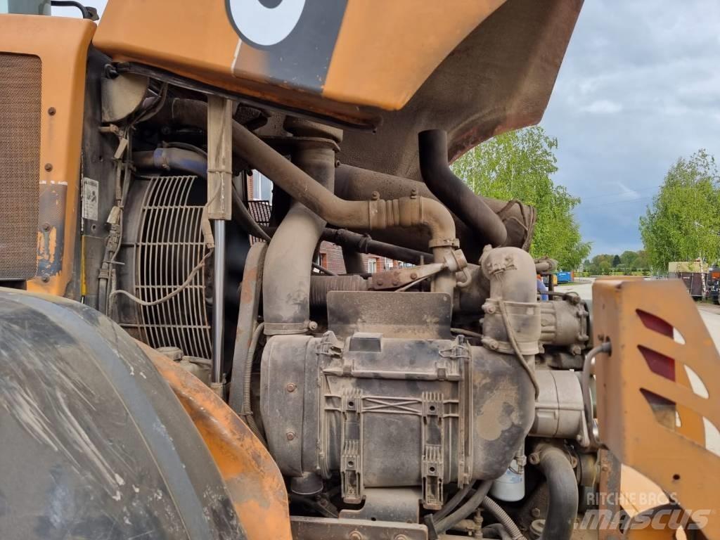 CASE 921 F Naudoti ratiniai krautuvai
