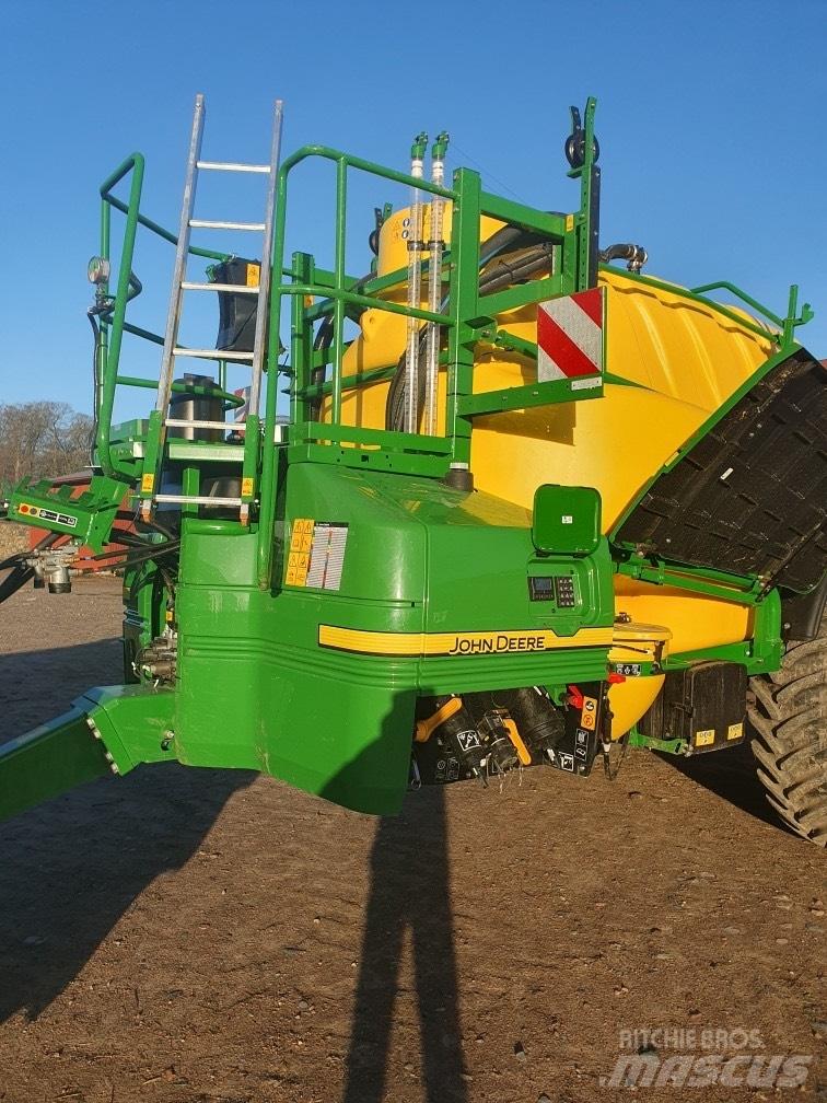 John Deere R975 i Prikabinami purkštuvai