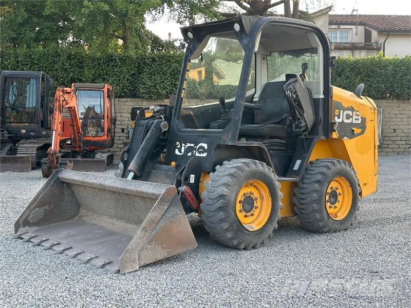 JCB 225 Krautuvai su šoniniu pasukimu