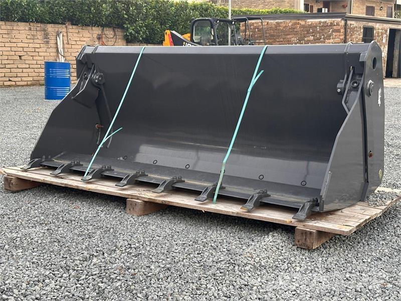 New Holland 220 Kaušai