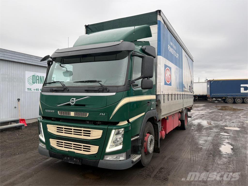 Volvo FM370 Fragtlad Priekabos su tentu