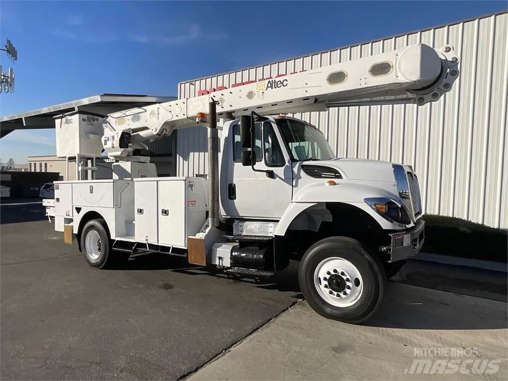 Altec AM55 Ant vilkikų montuojamos kėlimo platformos