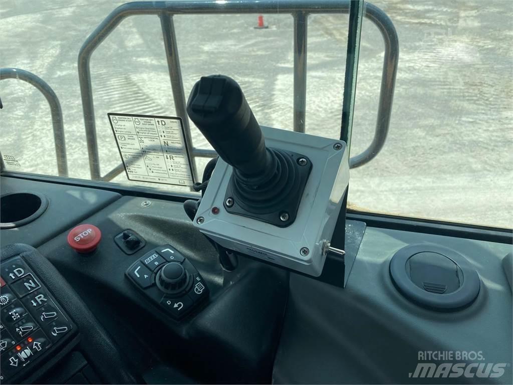Bell B30E Vandens sunkvežimiai