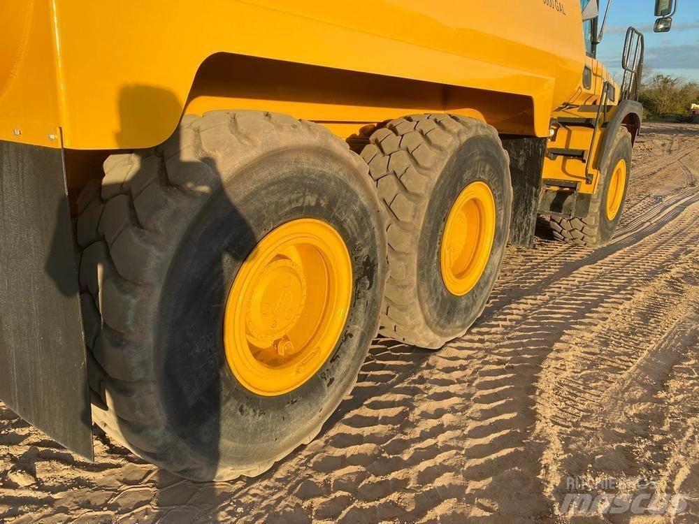 Bell B30E Vandens sunkvežimiai
