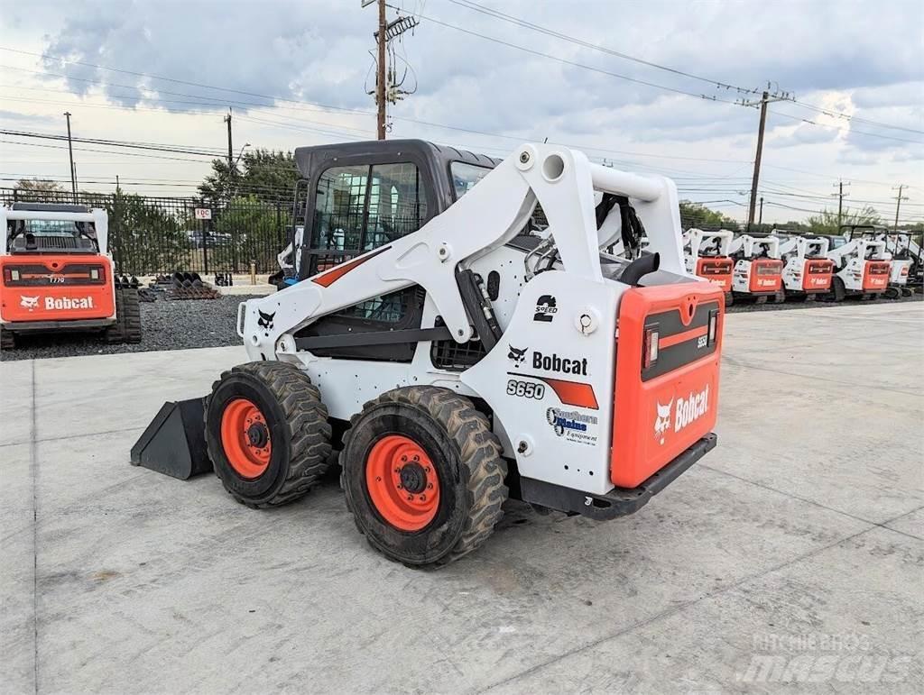 Bobcat S650 Krautuvai su šoniniu pasukimu