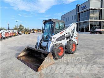 Bobcat S740 Krautuvai su šoniniu pasukimu