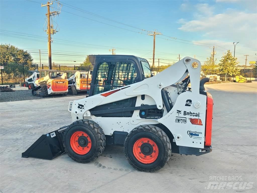 Bobcat S770 Krautuvai su šoniniu pasukimu