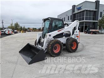 Bobcat S850 Krautuvai su šoniniu pasukimu