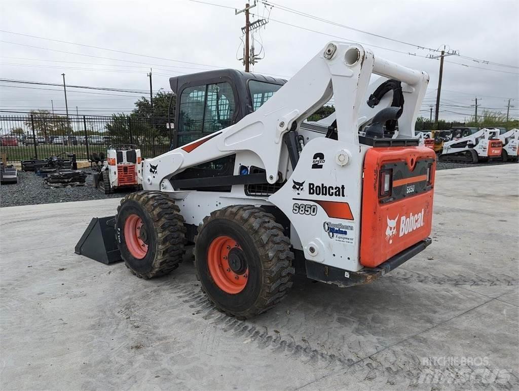 Bobcat S850 Krautuvai su šoniniu pasukimu