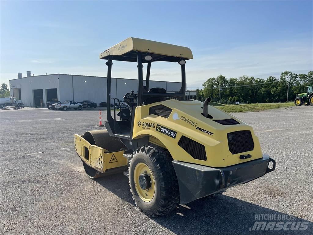 Bomag BW145D-5 Porinių būgnų volai