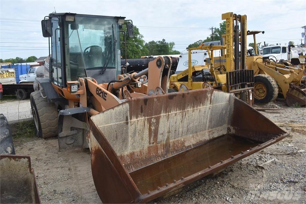 CASE 621E Naudoti ratiniai krautuvai