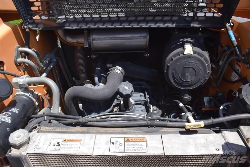CASE SR200 Krautuvai su šoniniu pasukimu