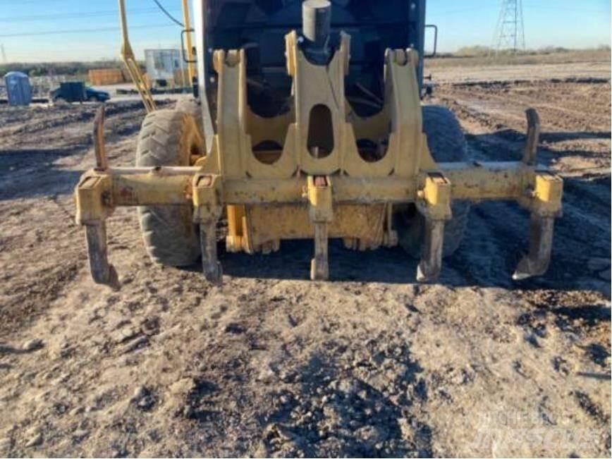 CAT 140M2 Greideriai