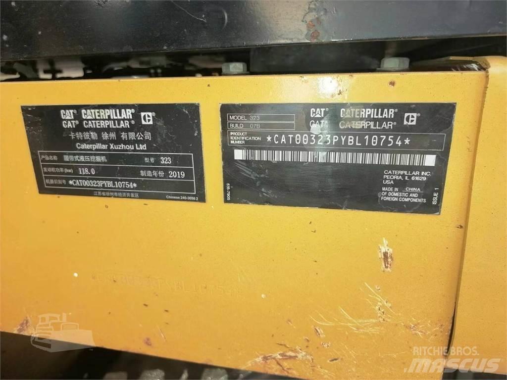 CAT 323 Vikšriniai ekskavatoriai