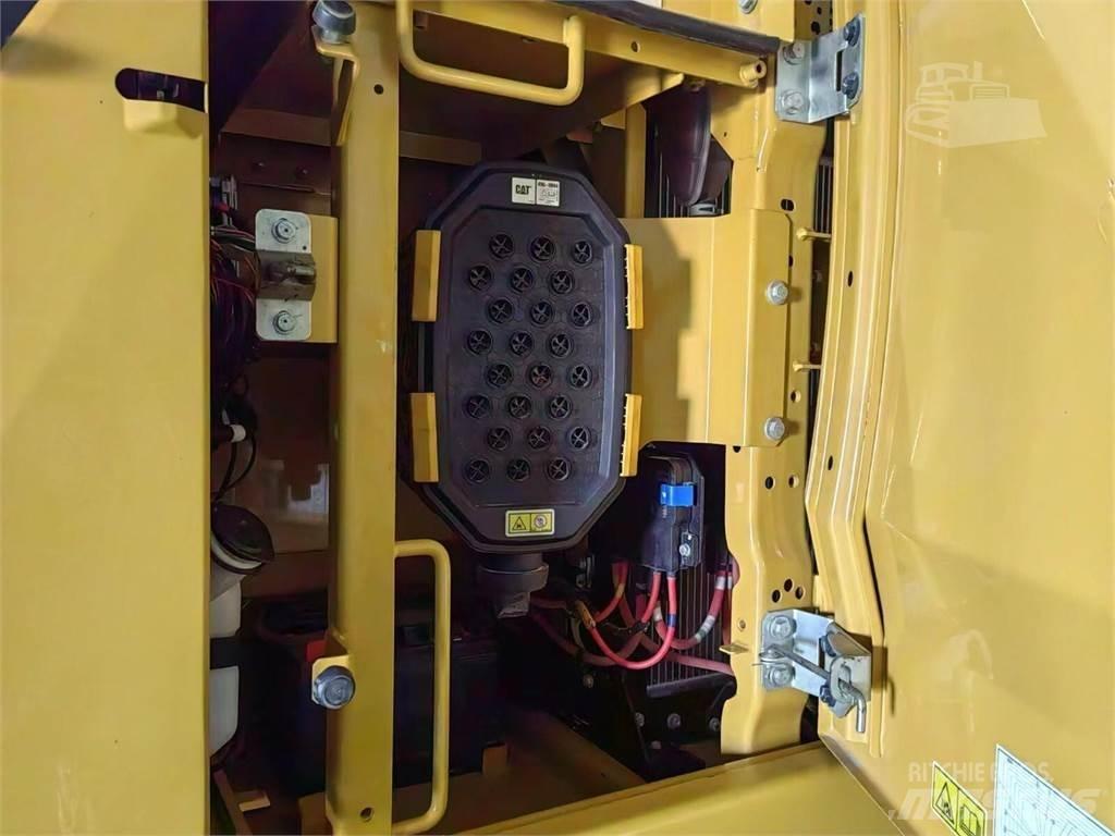 CAT 330 Vikšriniai ekskavatoriai