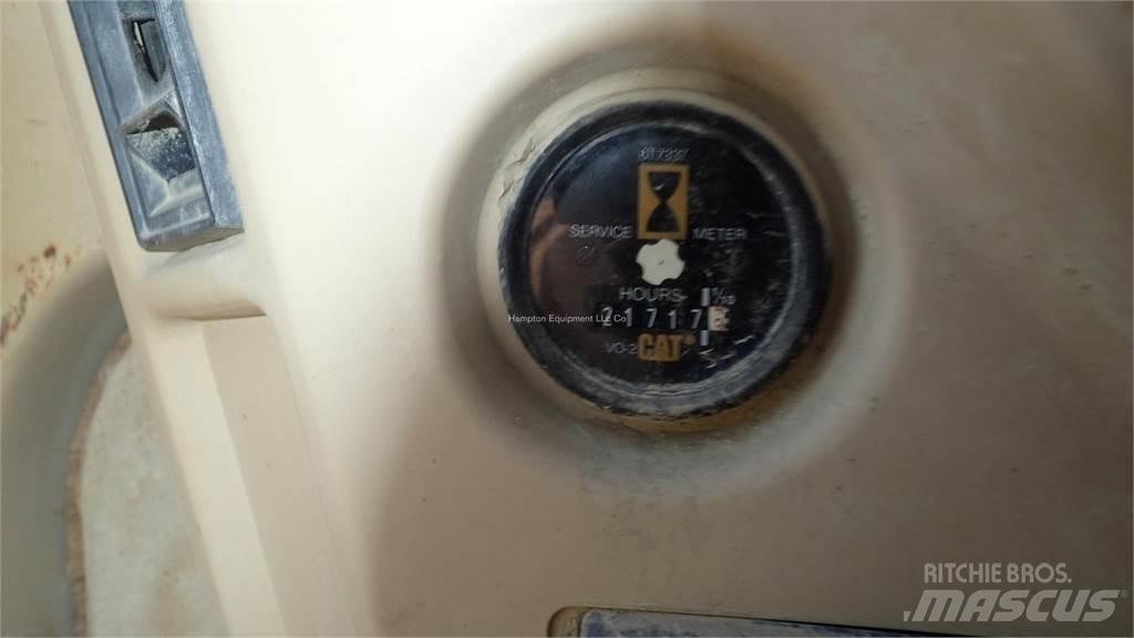 CAT 330L Vikšriniai ekskavatoriai