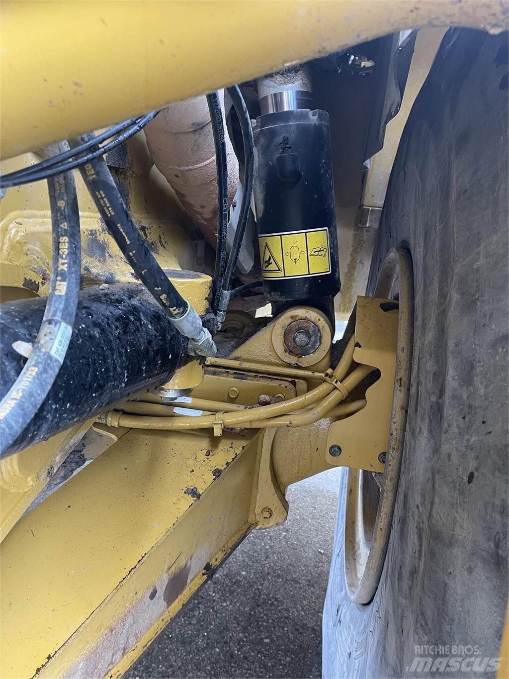 CAT 745 Karjeriniai savivarčiai