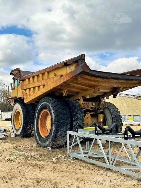 CAT 777B Karjeriniai savivarčiai