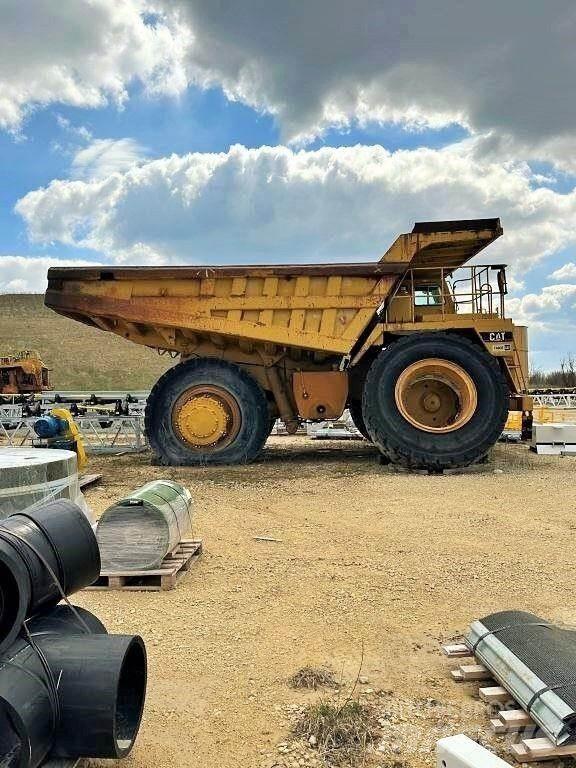 CAT 777B Karjeriniai savivarčiai