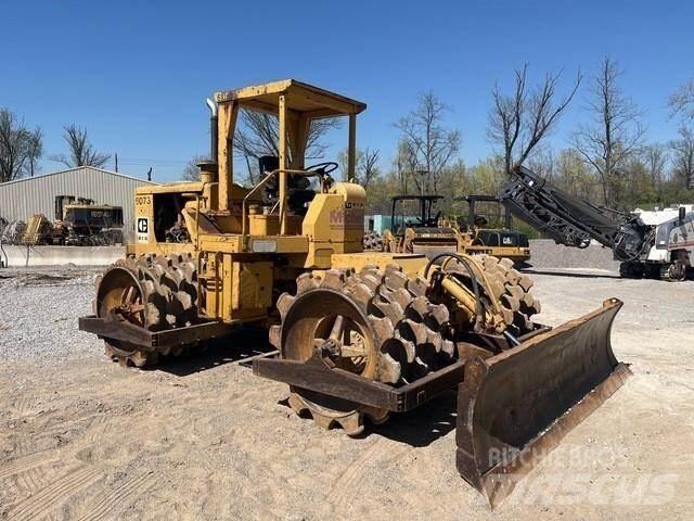 CAT 815 Atliekų presai