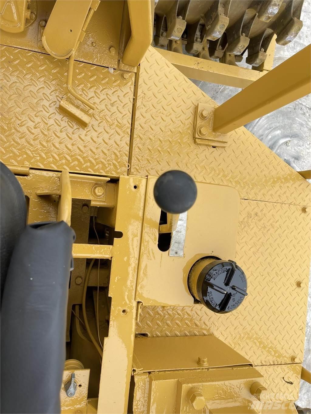 CAT 815 Atliekų presai