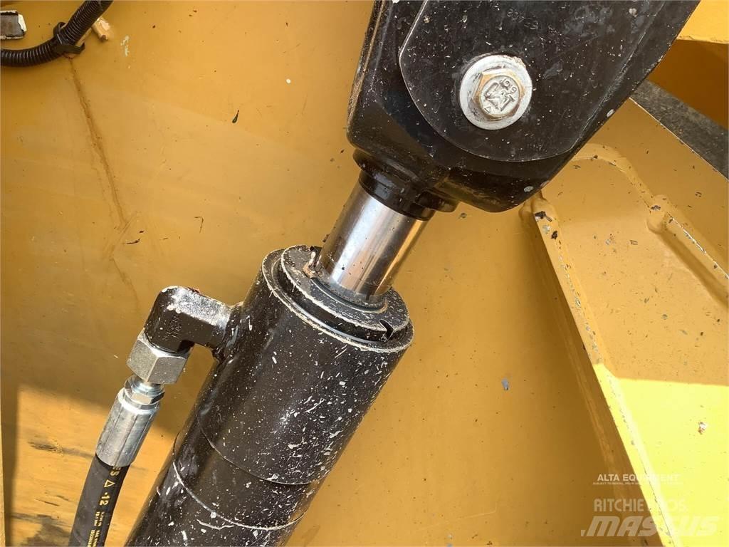 CAT 926M Naudoti ratiniai krautuvai