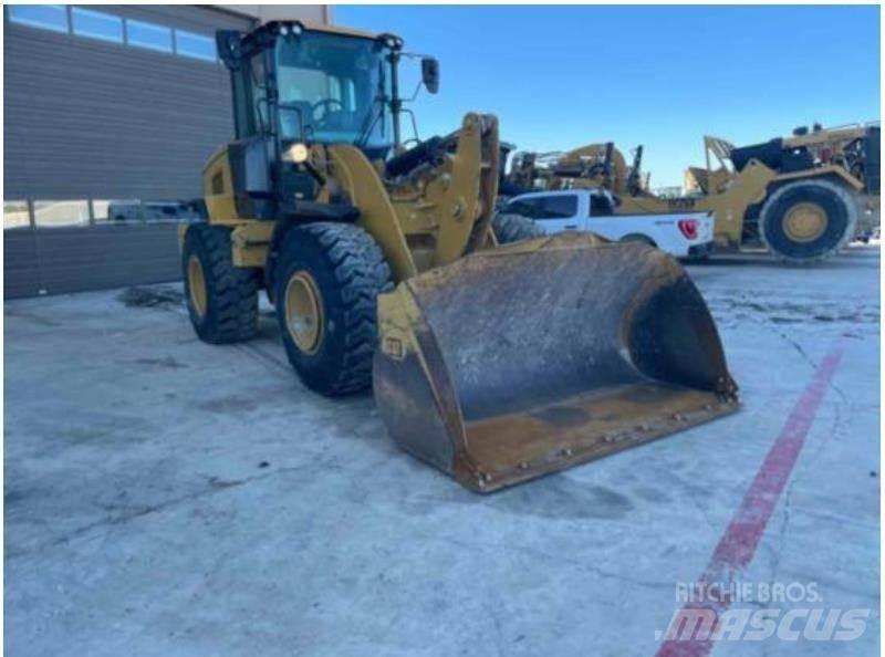 CAT 930M Naudoti ratiniai krautuvai