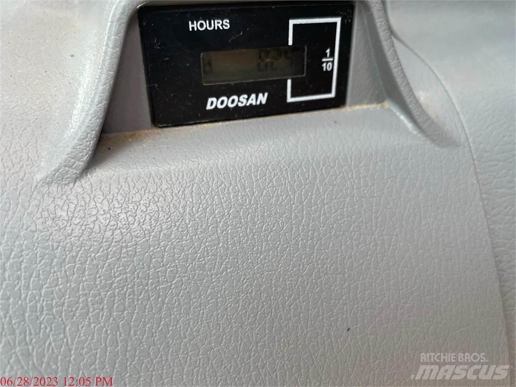 Doosan DX140 LC-5 Vikšriniai ekskavatoriai