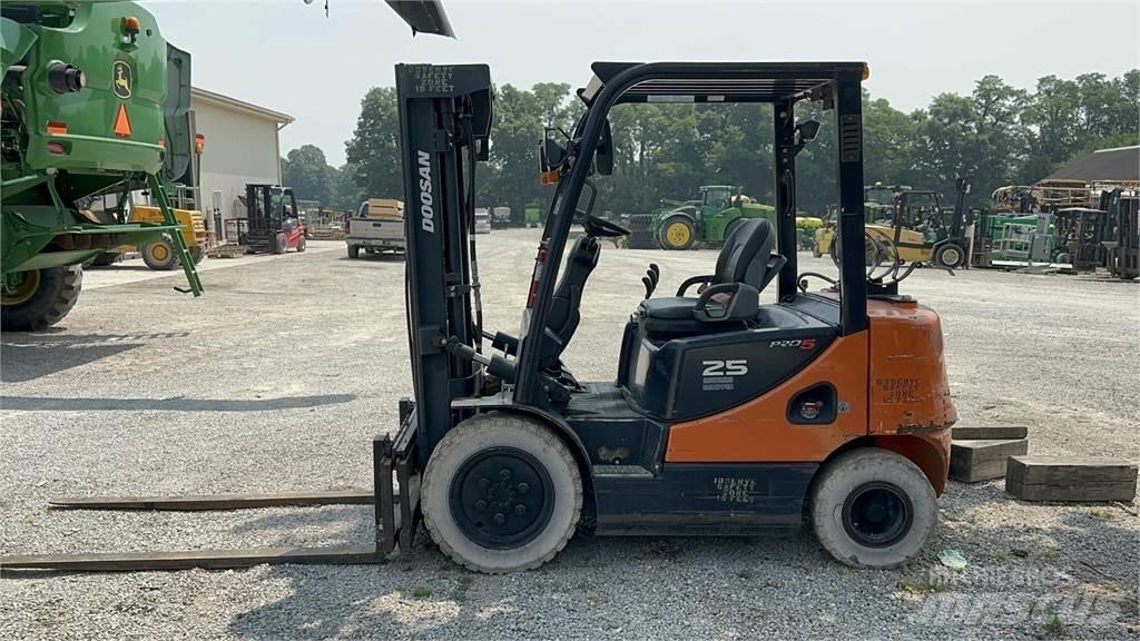 Doosan G25P-5 Šakiniai krautuvai - Kita