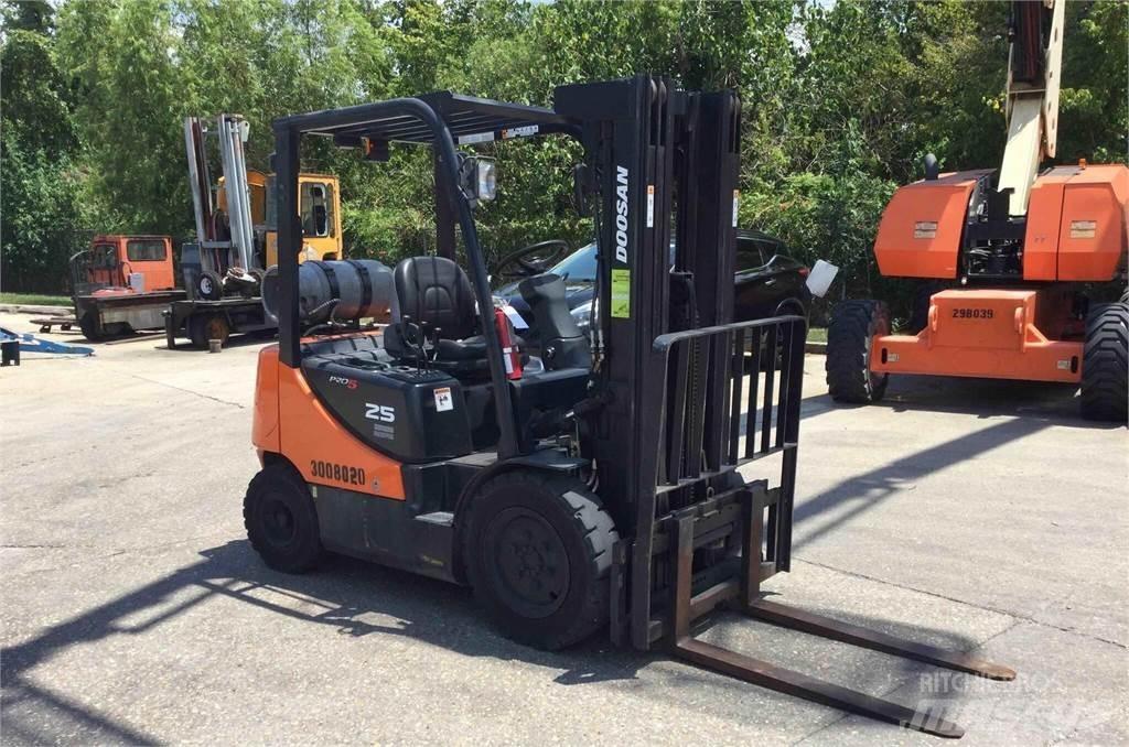 Doosan G25P-5 Šakiniai krautuvai - Kita
