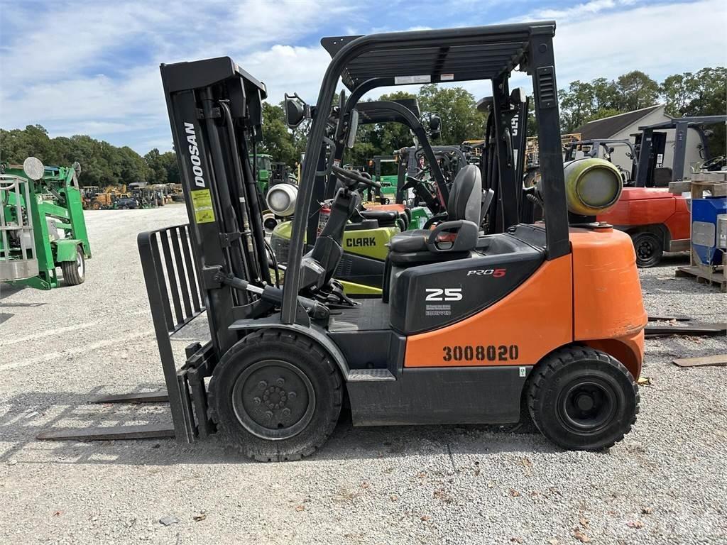 Doosan G25P-5 Šakiniai krautuvai - Kita