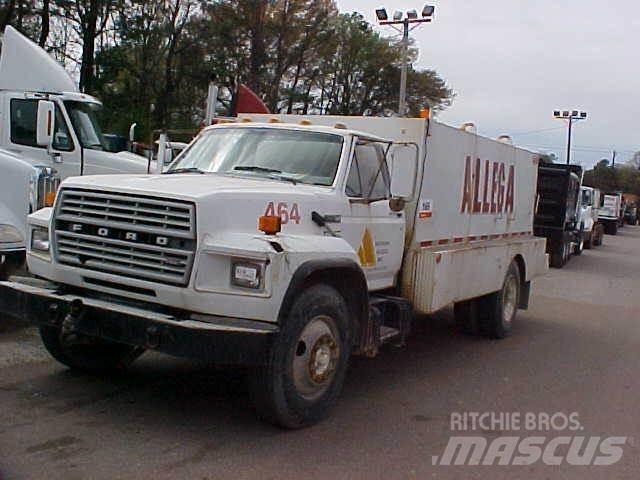 Ford F700 Automobilinės cisternos