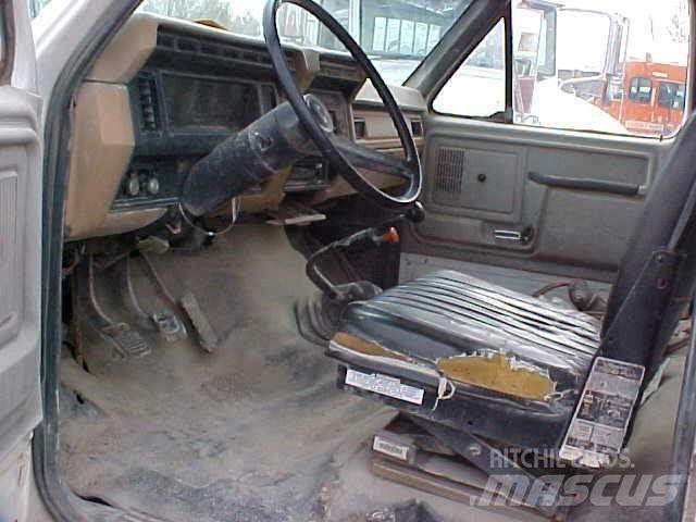 Ford F700 Automobilinės cisternos
