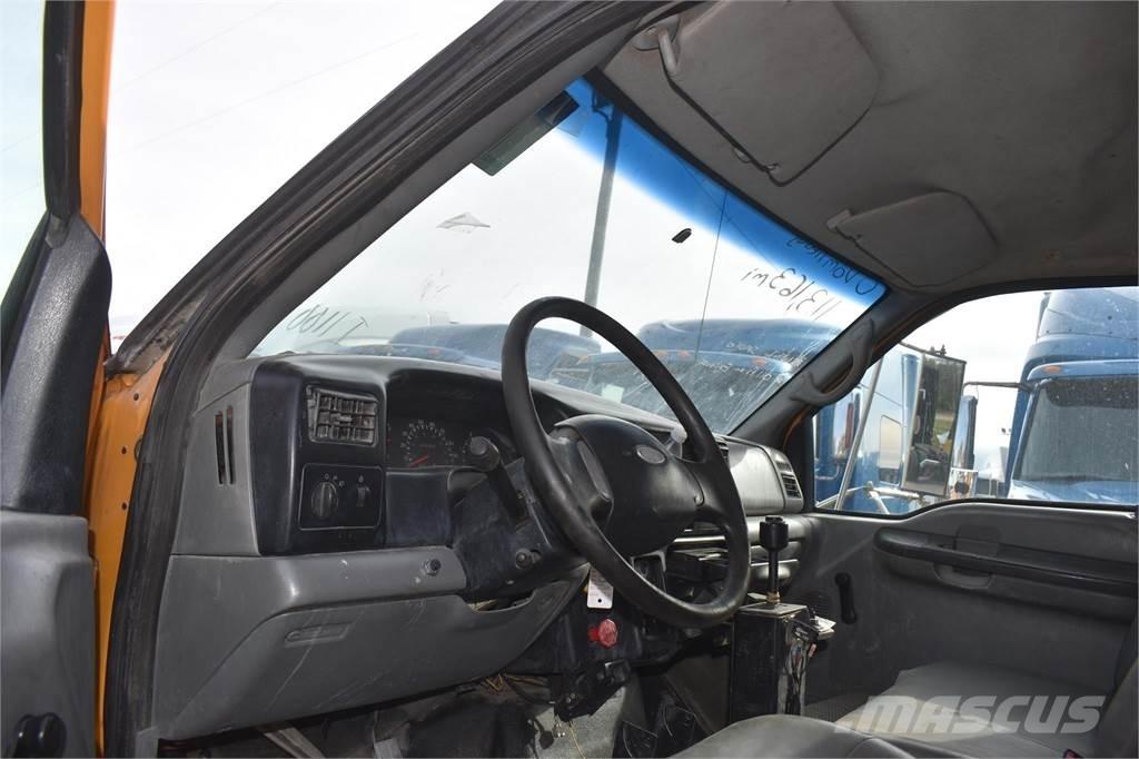 Ford F750 Savivarčių priekabų vilkikai
