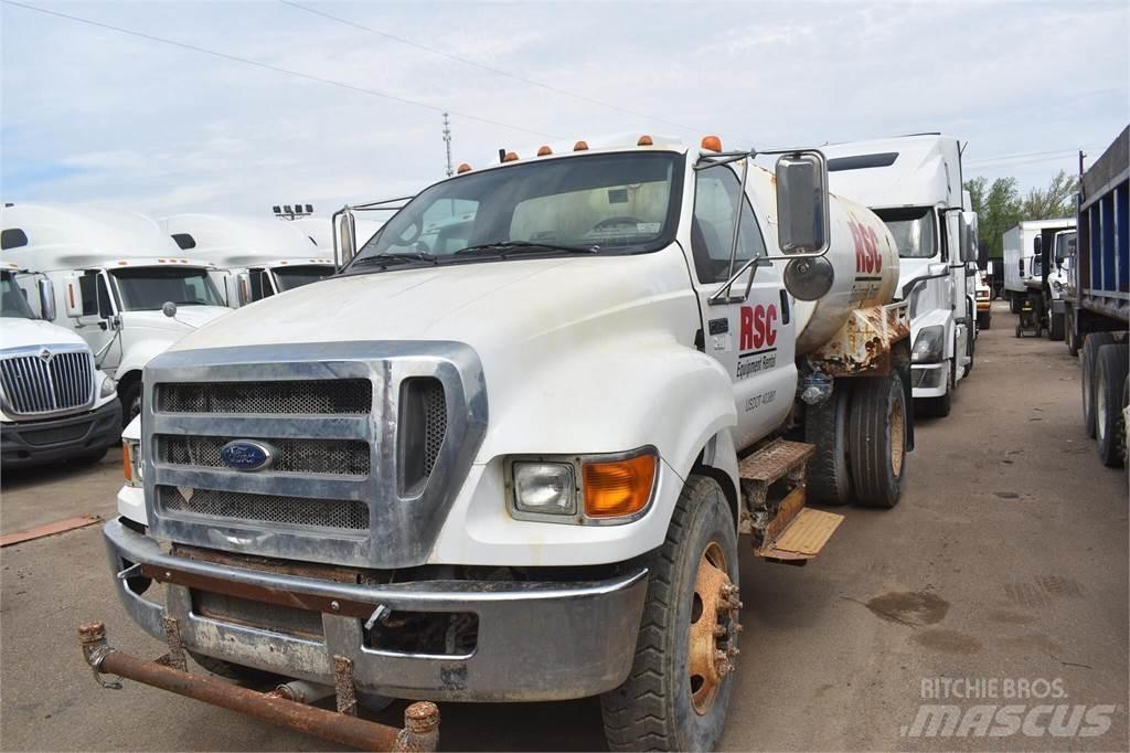 Ford F750 Automobilinės cisternos