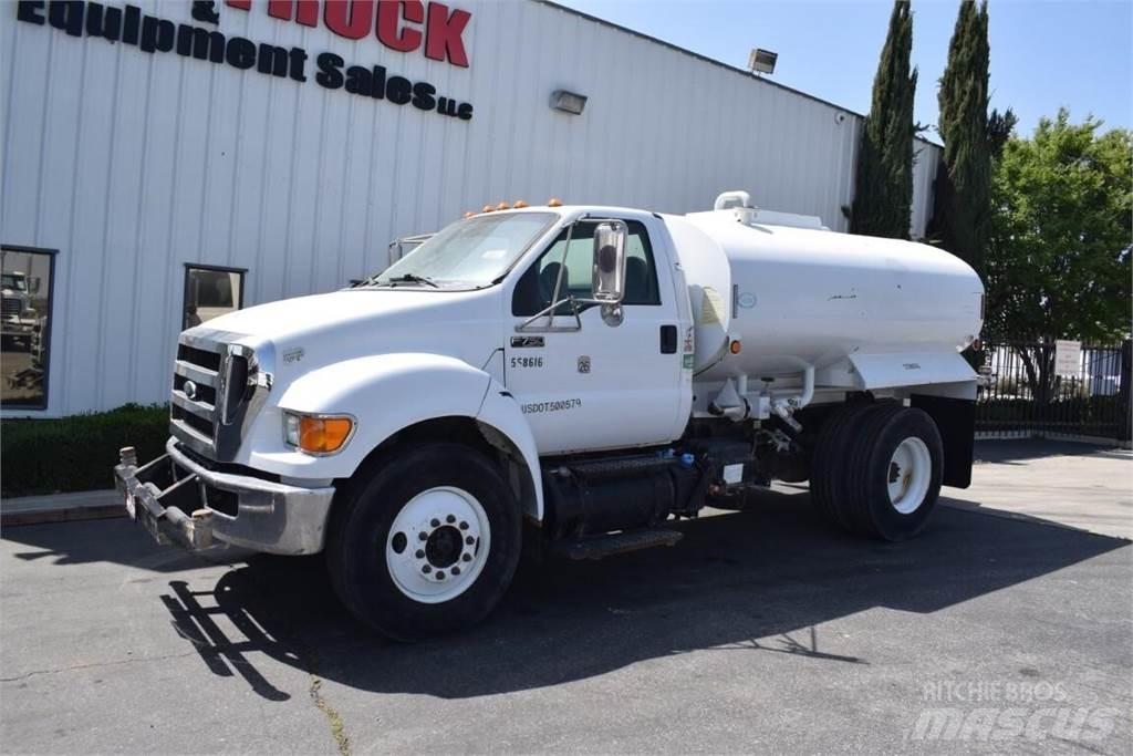Ford F750 Automobilinės cisternos