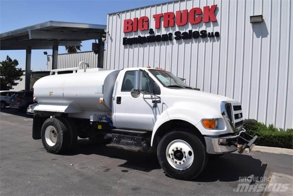 Ford F750 Automobilinės cisternos