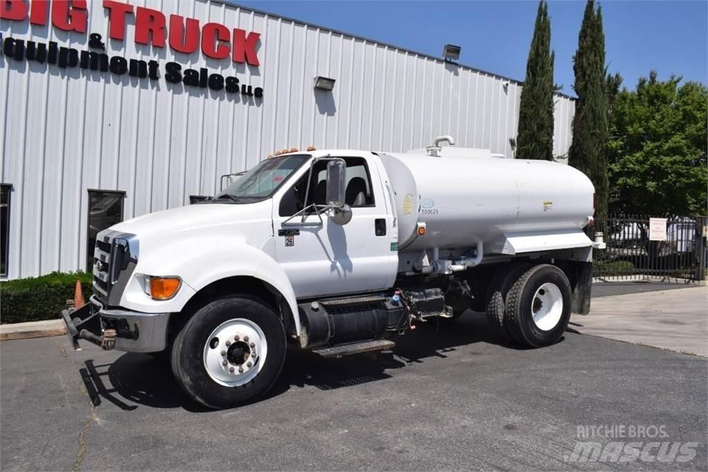 Ford F750 Automobilinės cisternos