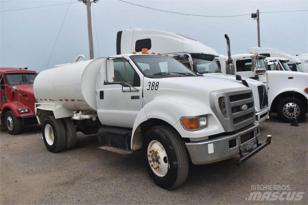 Ford F750 Automobilinės cisternos