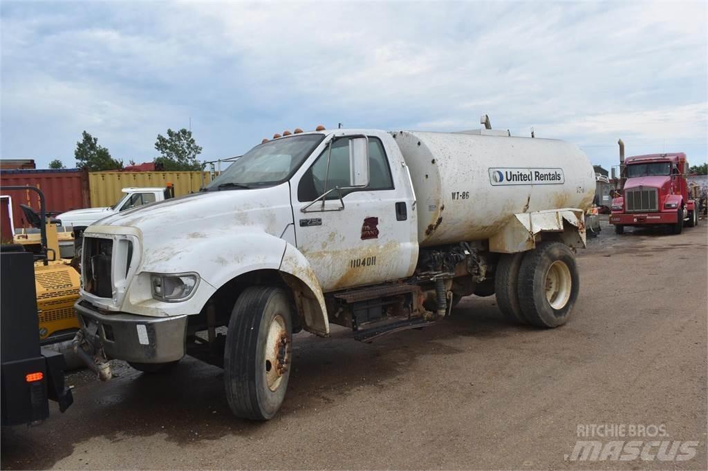 Ford F750 Automobilinės cisternos