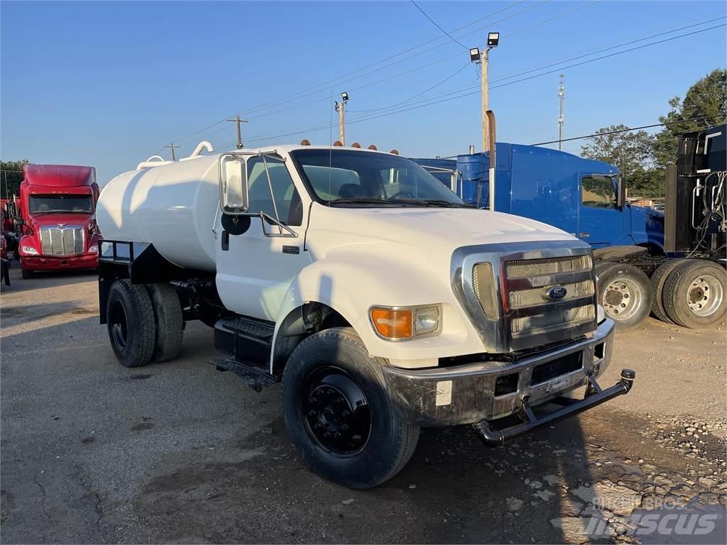 Ford F750 Automobilinės cisternos