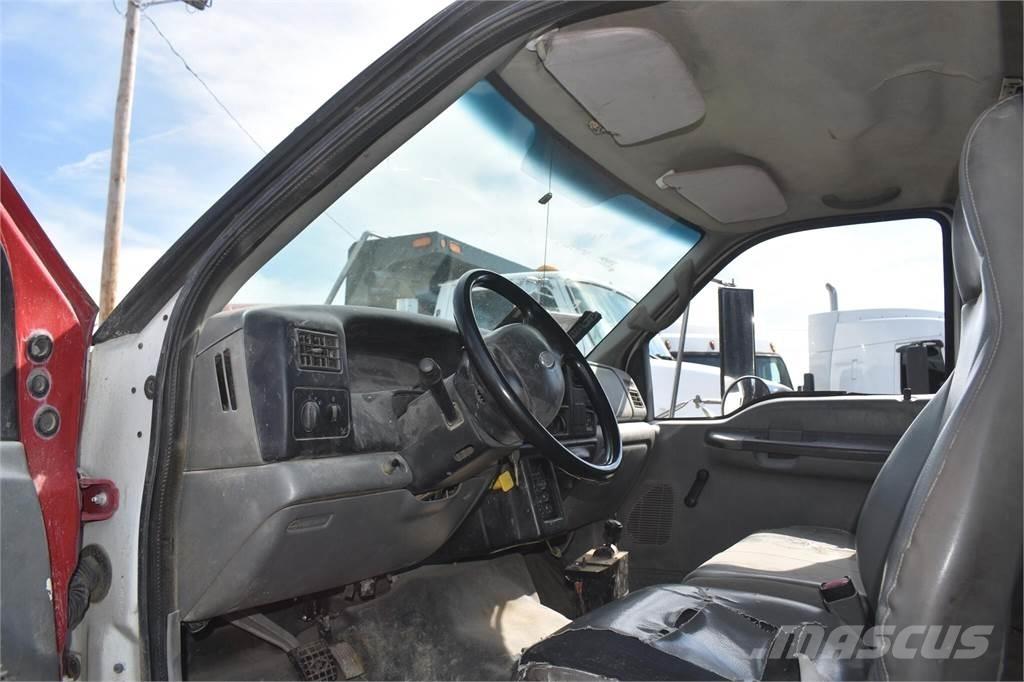 Ford F750 Savivarčių priekabų vilkikai