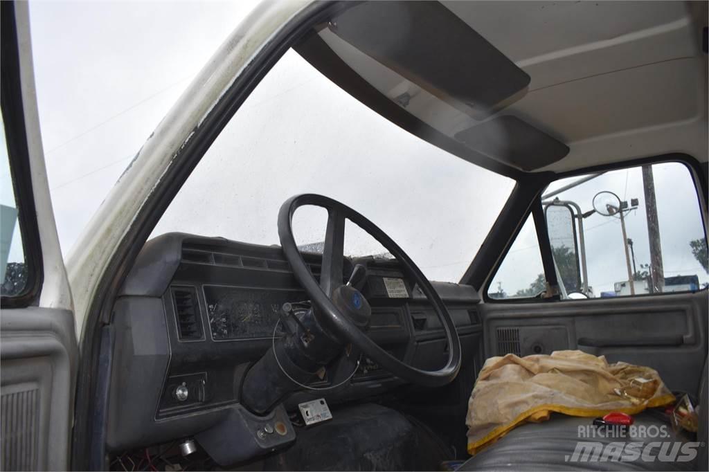 Ford F800 Automobiliniai kranai