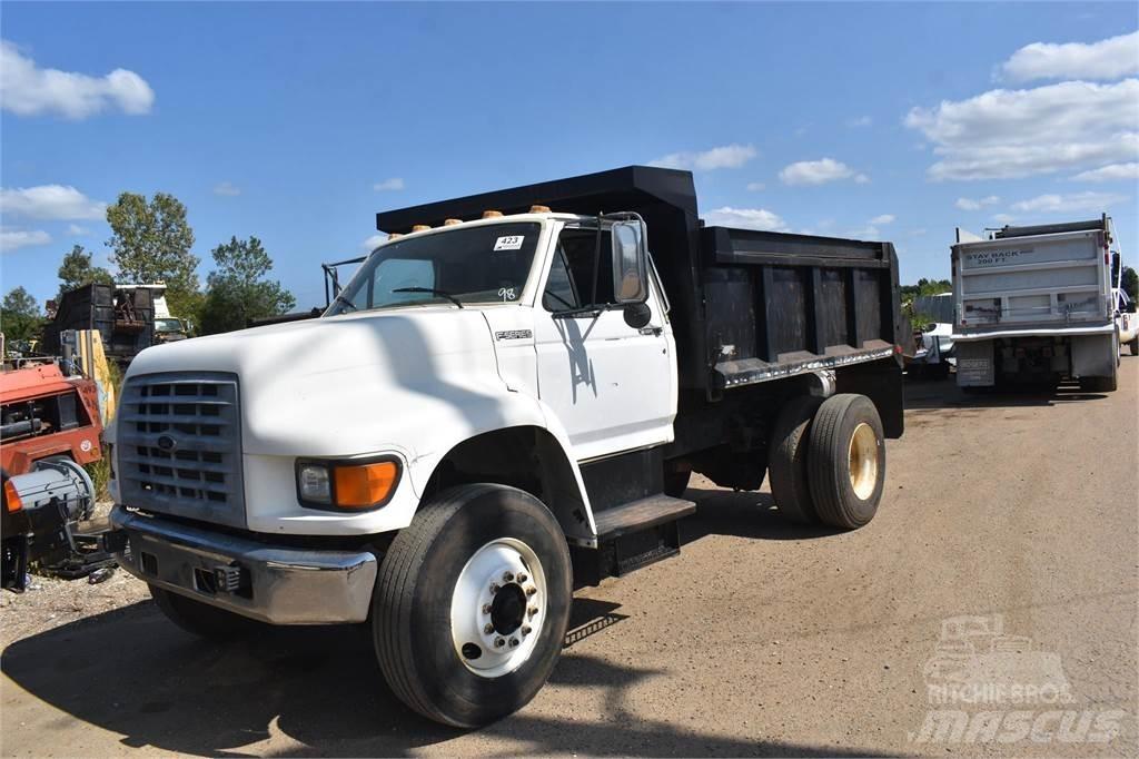 Ford F800 Savivarčių priekabų vilkikai